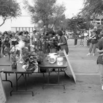 1986 y-Walk participants receive prizes