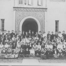 1913 graduation class.