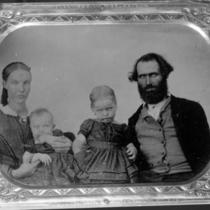 Sarah Locke Family portrait.